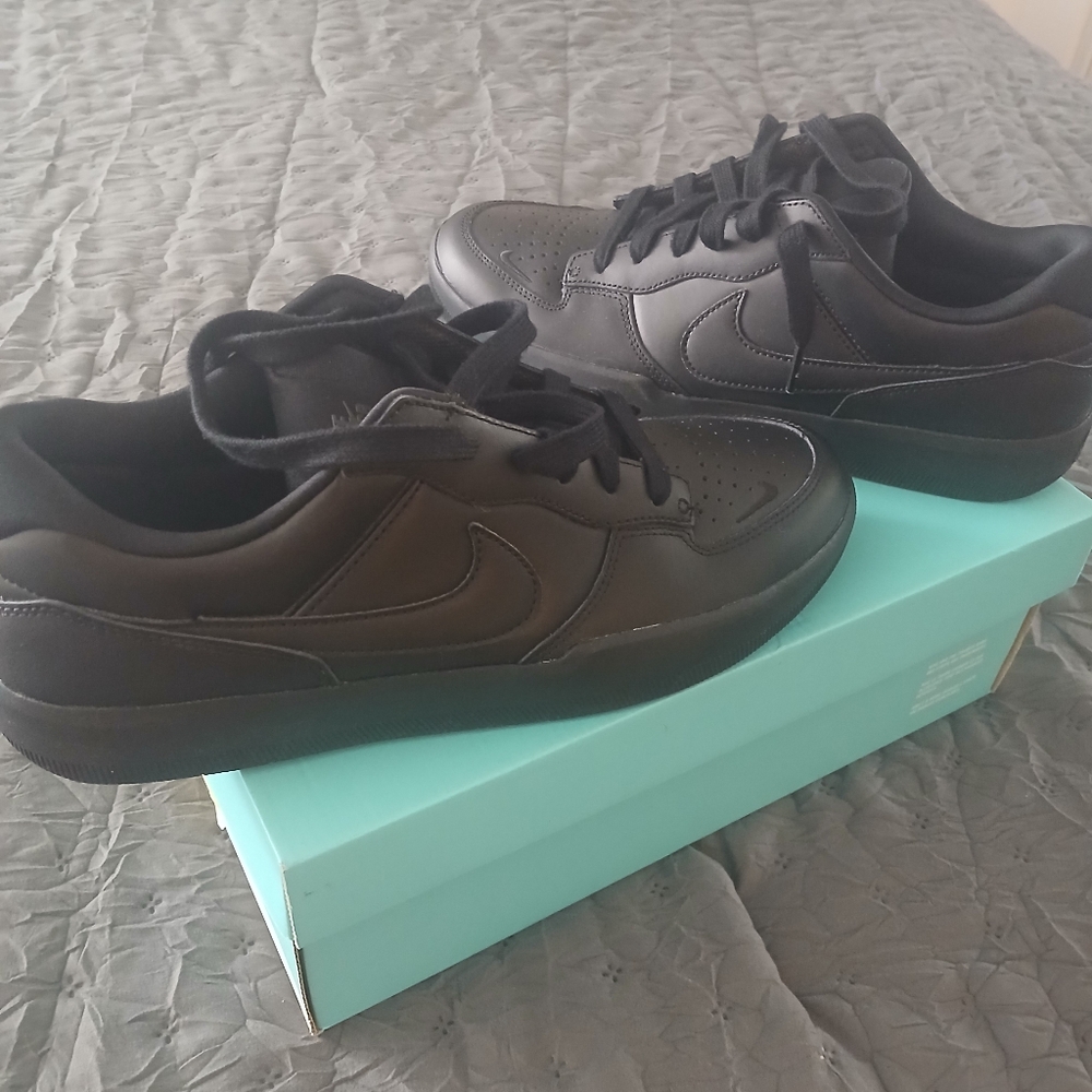 Men's Black Sneakers